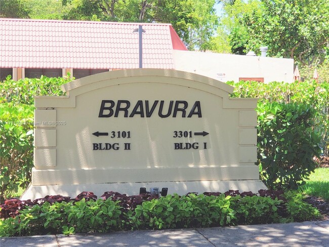 Building Photo - 3101 N Country Club Dr