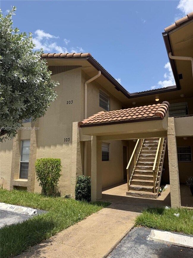 Building Photo - 11101 Royal Palm Blvd