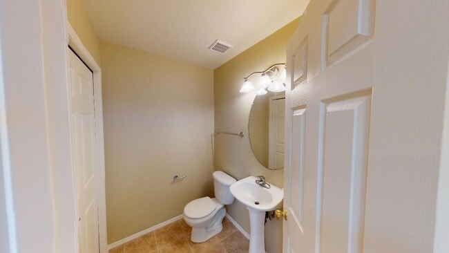 Building Photo - Updated Two Level Home in Sandy with Backyard. Pet Friendly