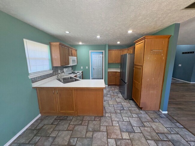 Building Photo - 5118 N Graybrooke Dr