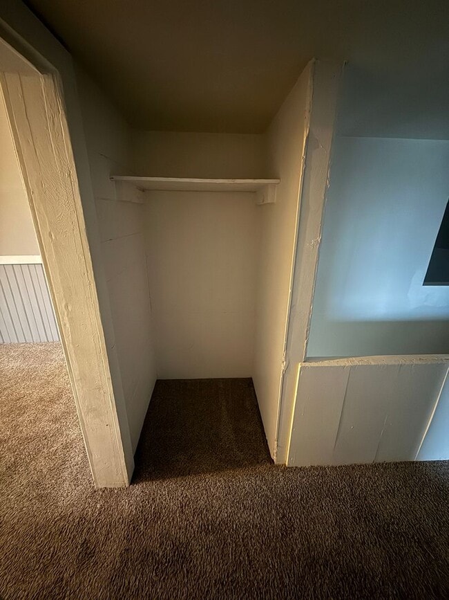 Building Photo - 4bd 1ba Home