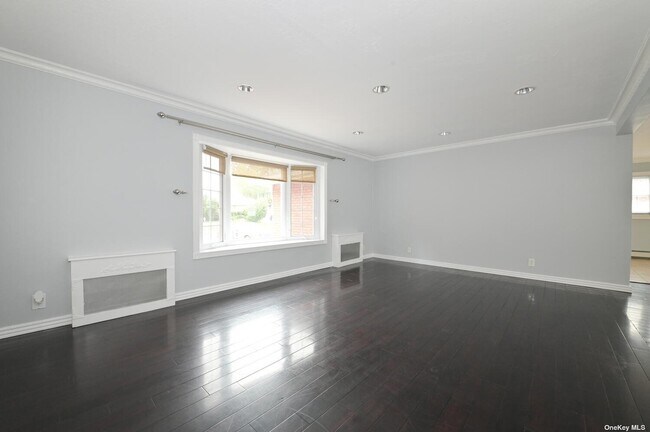 Building Photo - 1656 Putney Rd