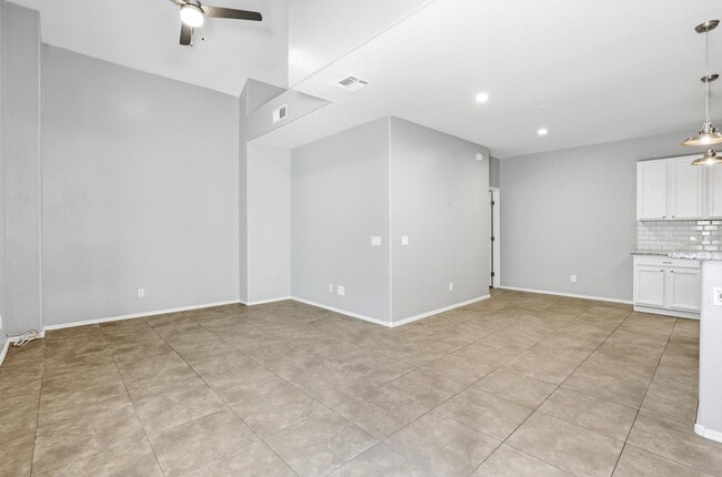 Building Photo - 2027 E University Dr