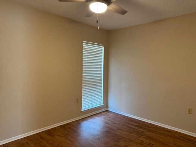 Building Photo - 104 Meadow Hill