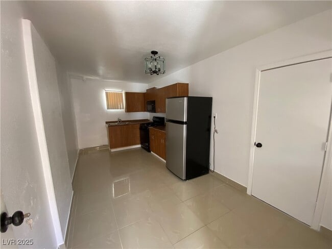 Building Photo - 5171 Reeder Cir