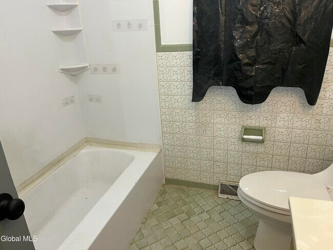 Building Photo - 5 Webster Ct