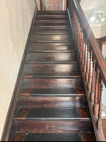 Building Photo - 5424 Porter St