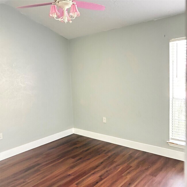 Building Photo - 20315 Aspenwilde Dr