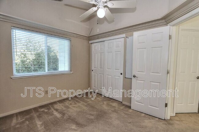 Building Photo - 8847 Mossburn Way