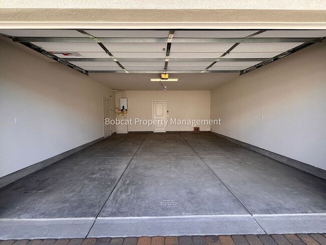 Building Photo - 1150 Little Ln