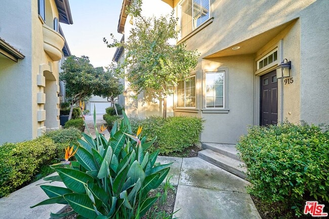 Building Photo - 915 Somerville