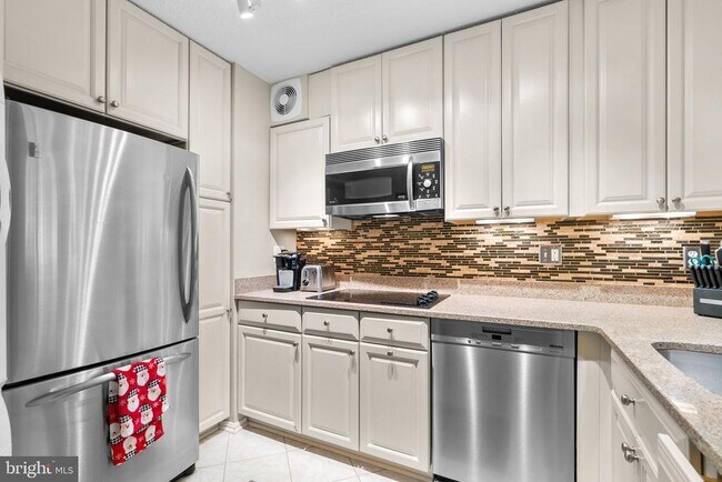 Building Photo - 900 N Stafford St