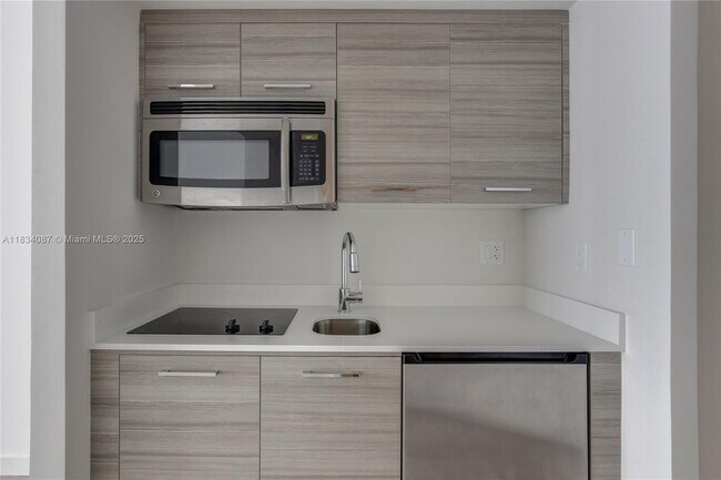 Building Photo - 1756 N Bayshore Dr