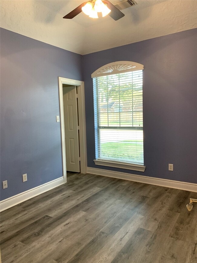 Building Photo - 2611 Summer Rain Dr