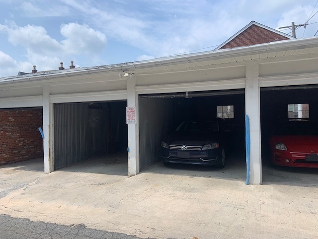 Garage - 123 Hemlock Aly