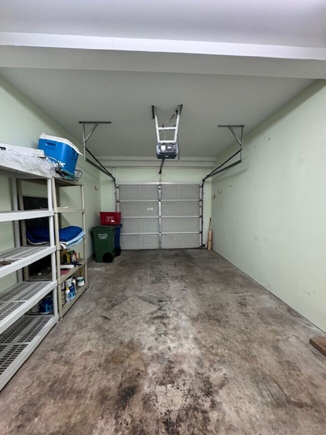 Building Photo - Townhome in Ashton Place