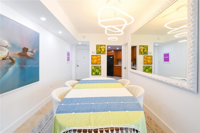 Building Photo - 801 Brickell Bay Dr