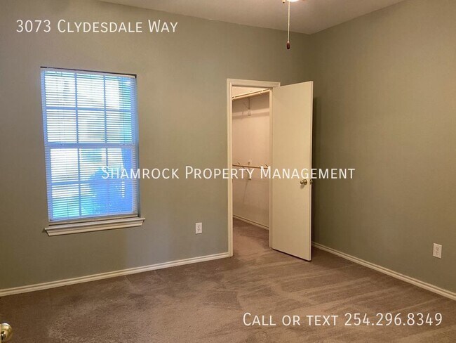 Building Photo - Surrey Ridge Duplex in Midway ISD!