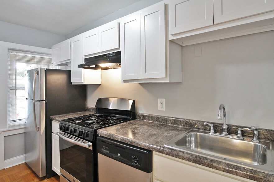 424 H3 - 126-132 N. Elmwood Ave. and 418-426 Lake St.