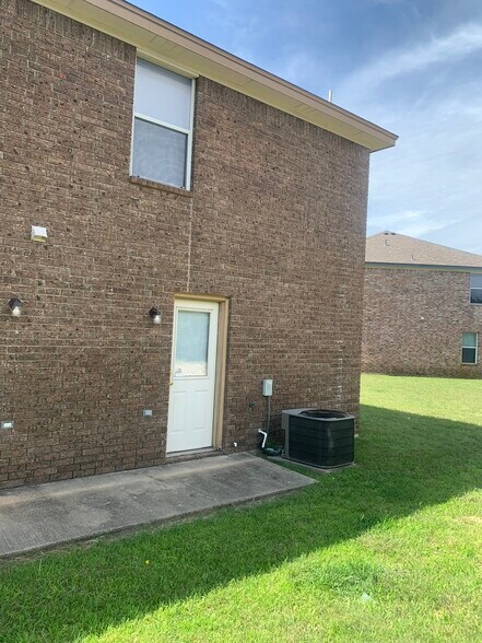 Building Photo - 4210 Primrose Dr