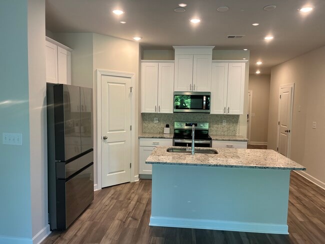 Building Photo - 2336 Belterra Dr