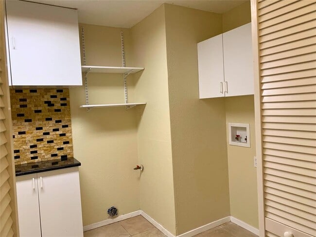 Building Photo - 4905 Richmond Ave