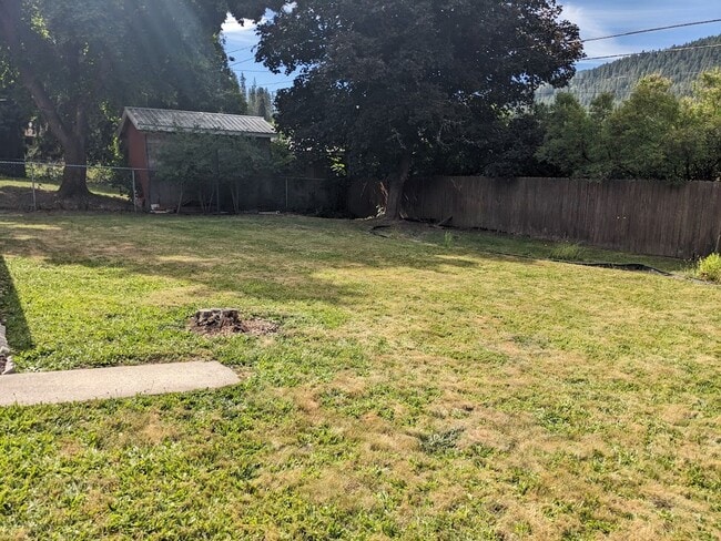 Building Photo - Beautiful 3 bedroom Orofino House