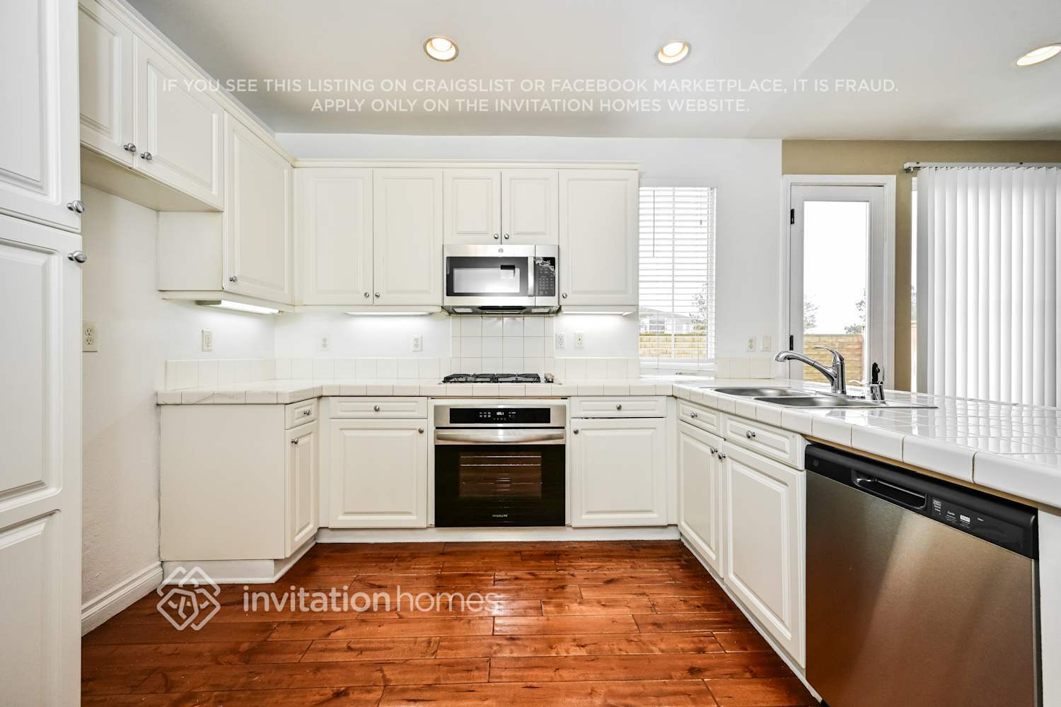 Building Photo - 9167 S Cullen Wy