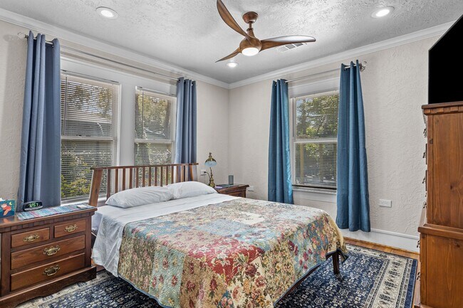 Building Photo - 1526 Lawson St