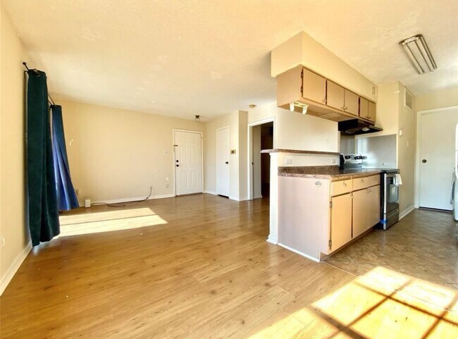 Building Photo - 2750 Holly Hall St