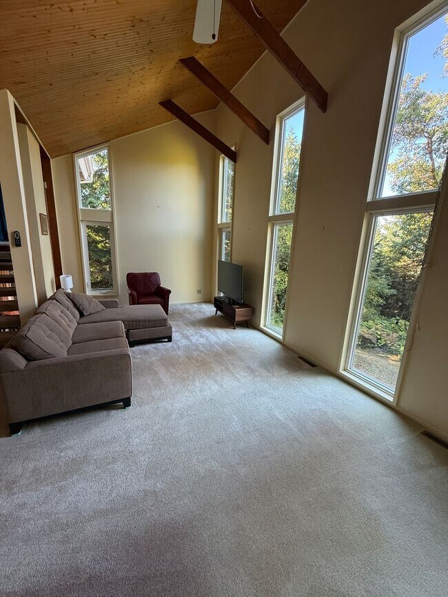 Building Photo - Cozy Huge 1 Bed with Loft and 2.5 Bath - H...