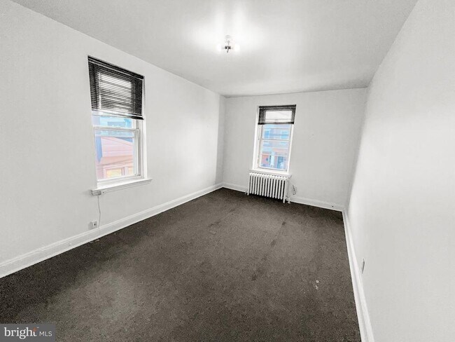Building Photo - 352 N Gross St