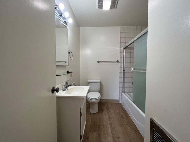 Building Photo - 1301 19th Ave