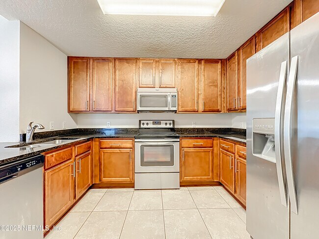 Building Photo - 218 Larkin Pl