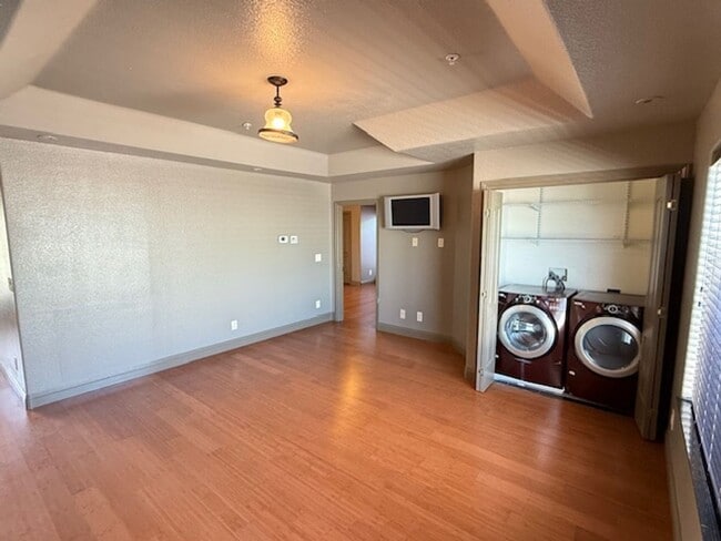 Building Photo - 2-Story Rodeo Home with Beautiful Spacious...
