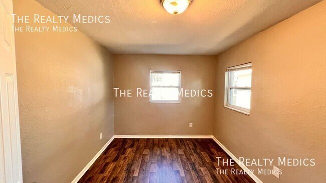 Building Photo - 854 Klondike Ave