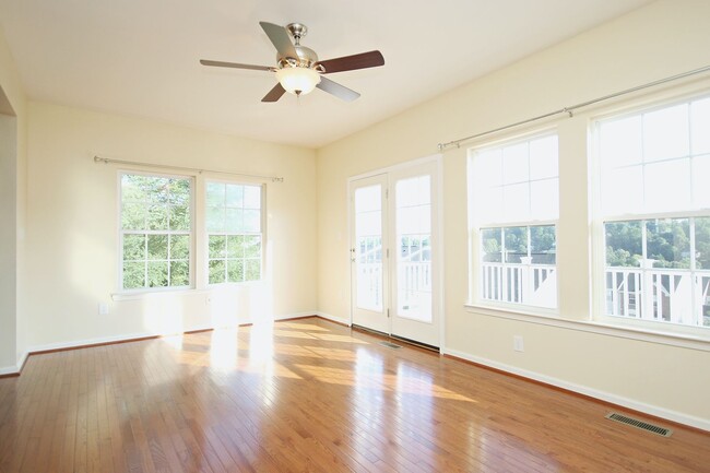 Building Photo - Pet Friendly End-unit Pantops Townhome (Ap...