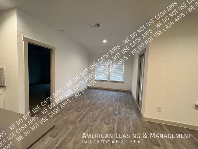 Building Photo - 375 Silver Bridge Ct
