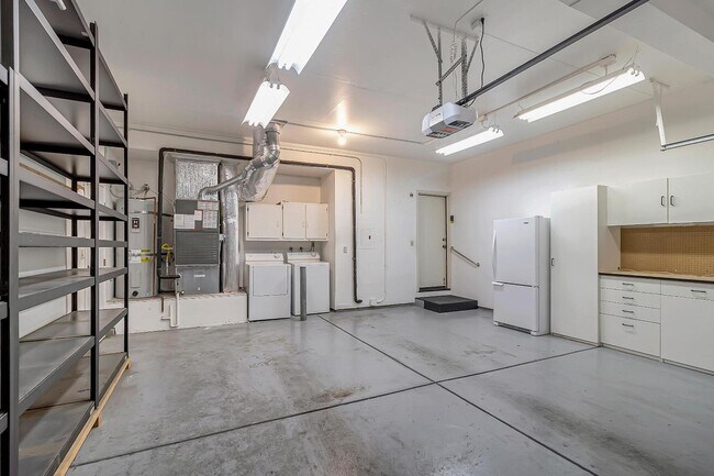 Building Photo - 302 Tadley Ct