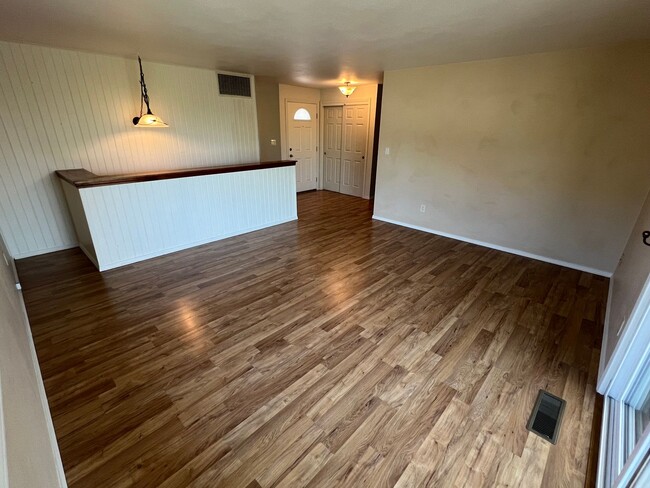 Building Photo - Spacious 3 bed/2 bath home with RV/Boat parking, shop and storage shed, a/c, deck with VIEWS and ...