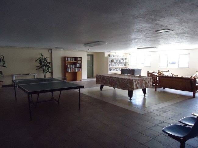 Building Photo - Aloha Lani 1 Bedroom, 1 Bath, 1 Covered Parking Apt in Waikiki