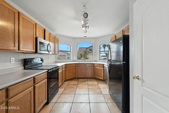 Building Photo - 12568 W Almeria Rd