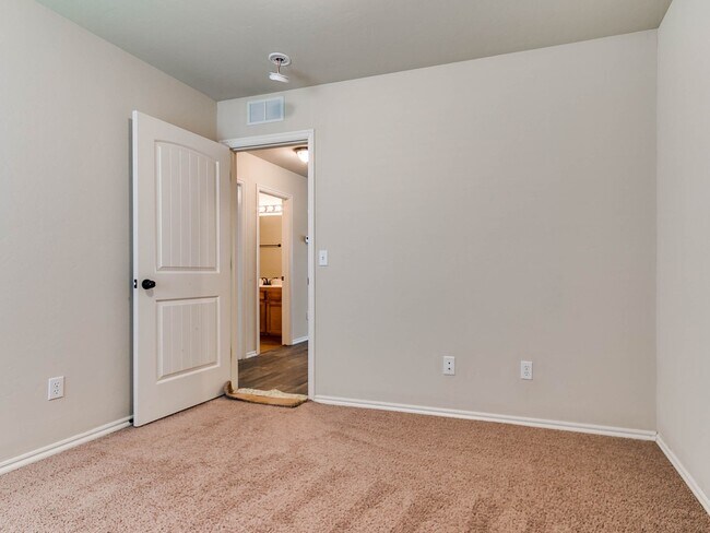 Building Photo - 3 Bed/2 Bath in Sonador of Montague Subdivision - Deer Creek Schools