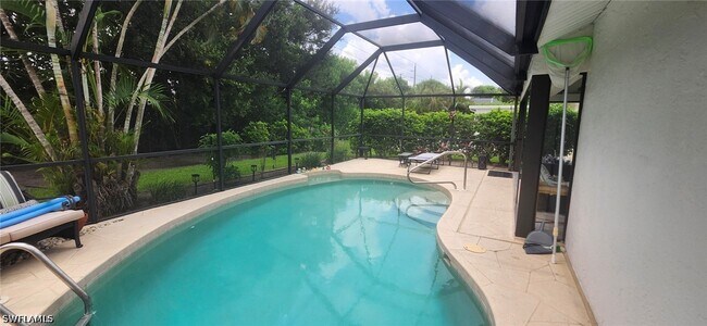 Building Photo - 425 Fox Den Cir