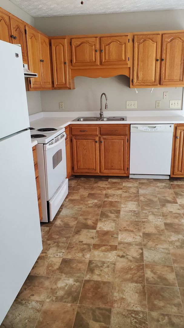 Building Photo - 1547 Londonderry Pl
