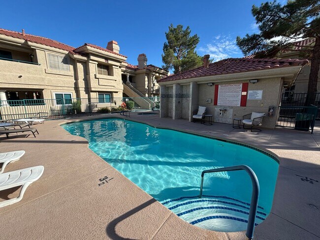 Building Photo - Charming 2 Bed/2Bath Condo nestled in this...