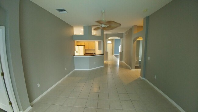 Building Photo - **$750 off 2nd months rent!!**   HUGE 2000 SQFT/4 Bed/2 bath/2 car garage with TONS of upgrades, ...