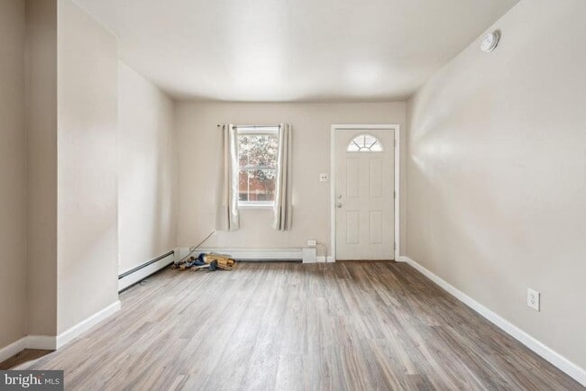 Building Photo - 338 Ridgeway St