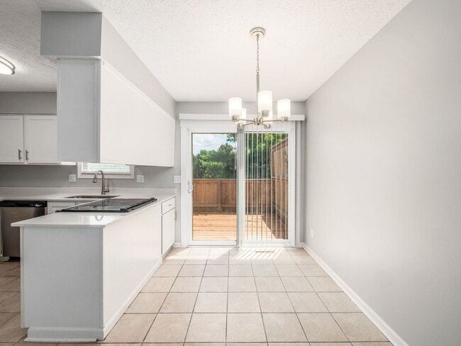 Building Photo - 2017 Queensgate Ln