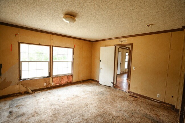 Building Photo - 120 Aker Holt Rd